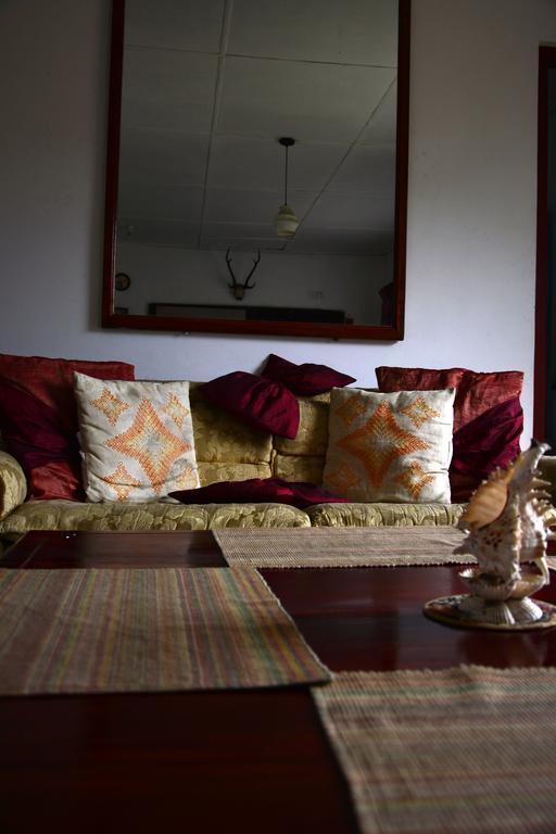 Barcode Residencies - Nuwara Eliya Bed & Breakfast Bagian luar foto